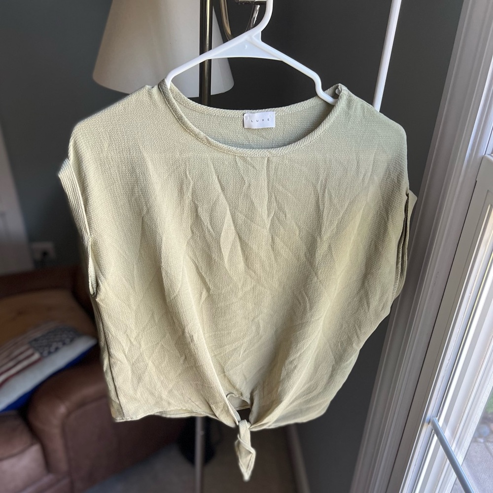 Luxe short sleeve tie bottom blouse size M